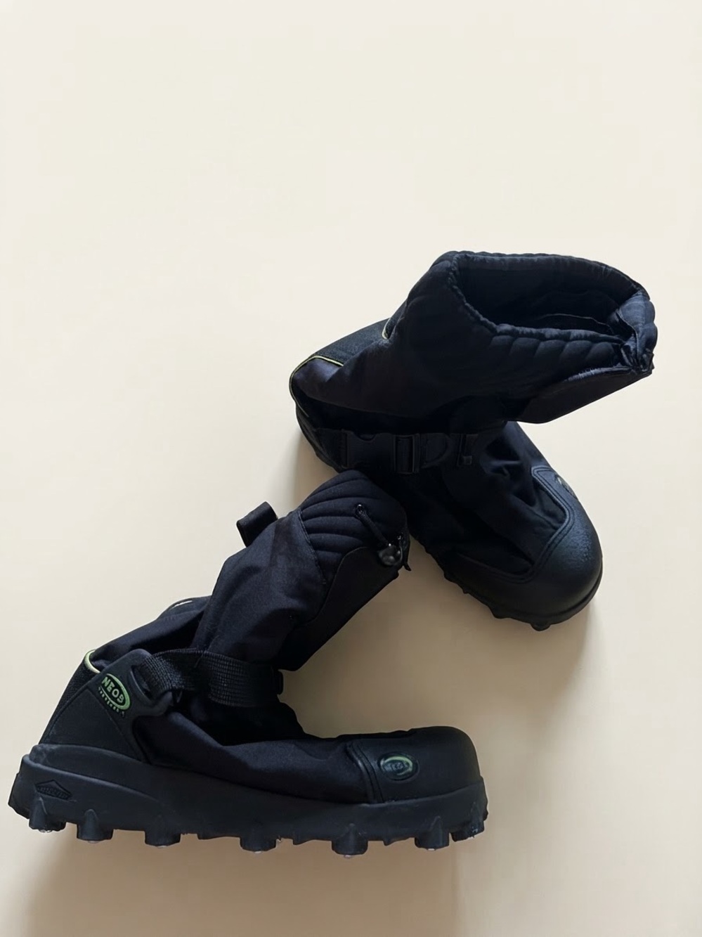 Neos Sz S (7-8.5) Traction Winter Waterproof Spikes Overboots Black Shoes Cover
